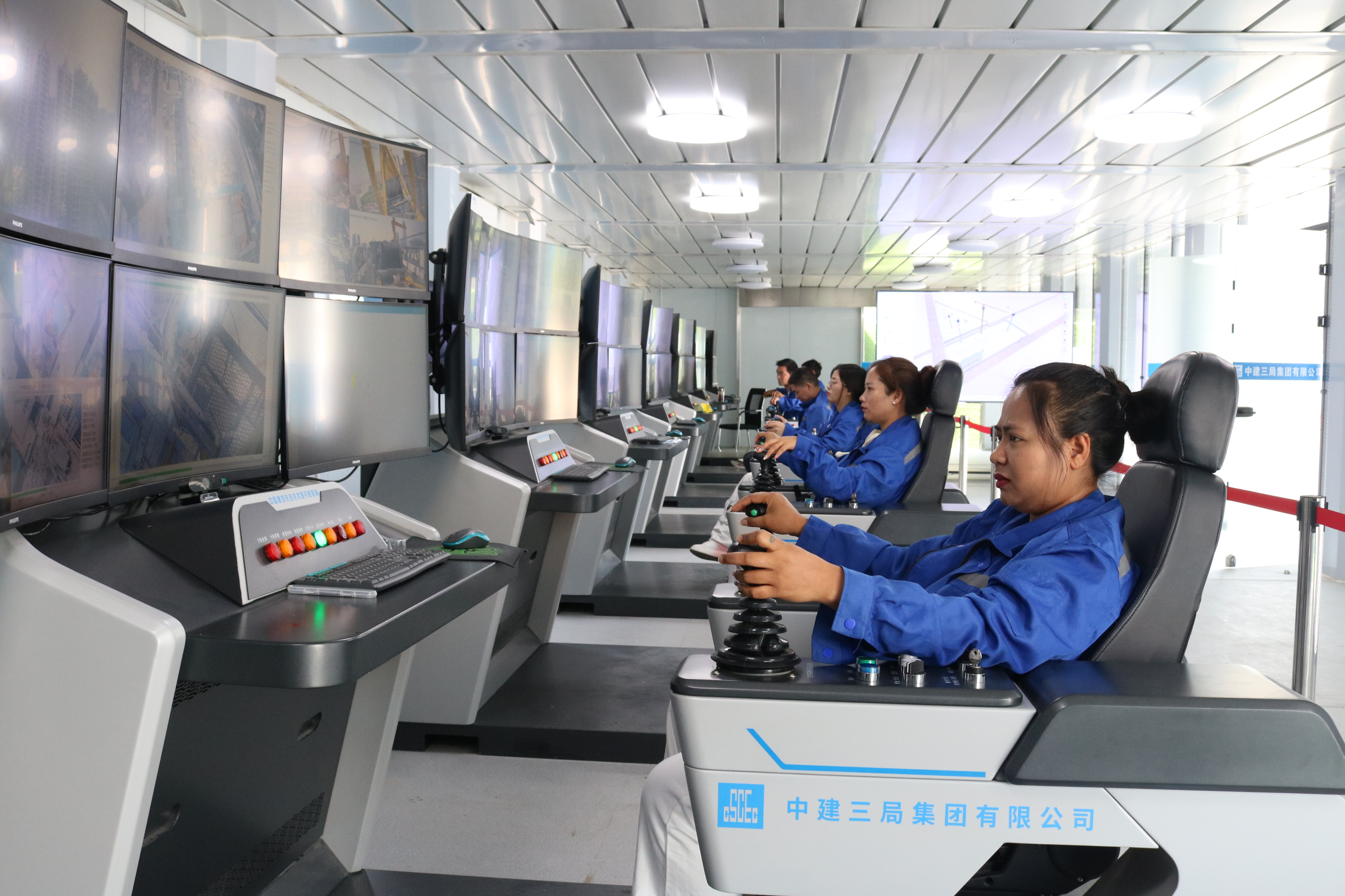 KAIYUN平台走进武汉智能建造现场:百米高空有“智能工厂”地下基坑有“遮阳伞”(图5) KAIYUN平台走进武汉智能建造现场:百米高空有“智能工厂”地下基坑有“遮阳伞”(图5)