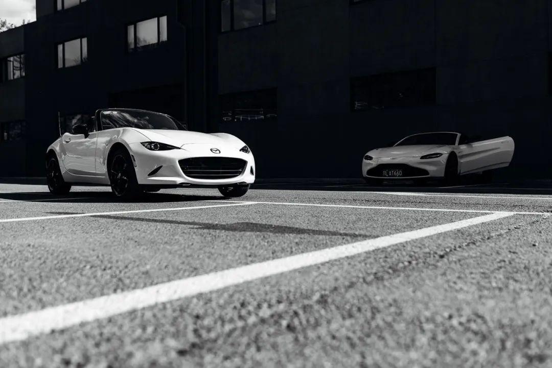 驾驶员的同理心阿斯顿·马丁RoadsterVS马自达Mkai