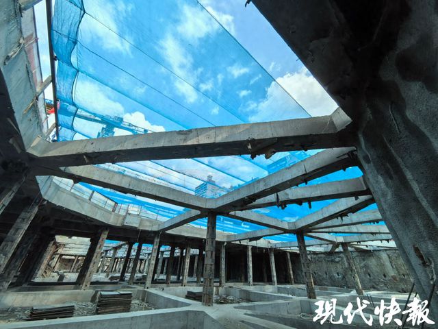 kaiyun南京试点首个“天幕工地”给工地加装“蓝色遮阳伞”