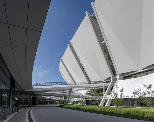 开云新地标亮相！苏州首座专业足球场——昆山奥体中心(图8)