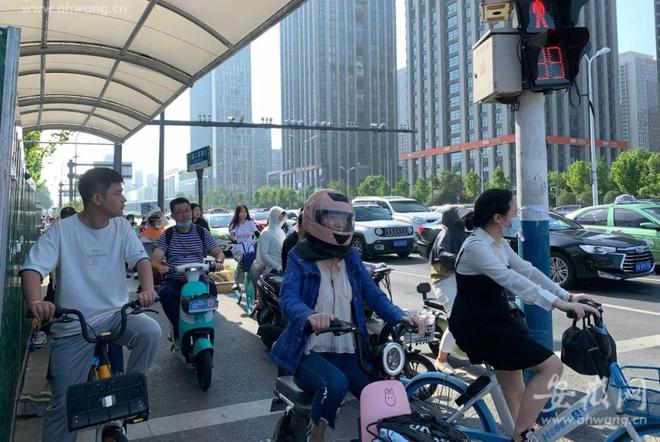 等红灯不再怕日晒雨淋kaiyun中国官方网站！安徽明确：应建尽建！(图2)