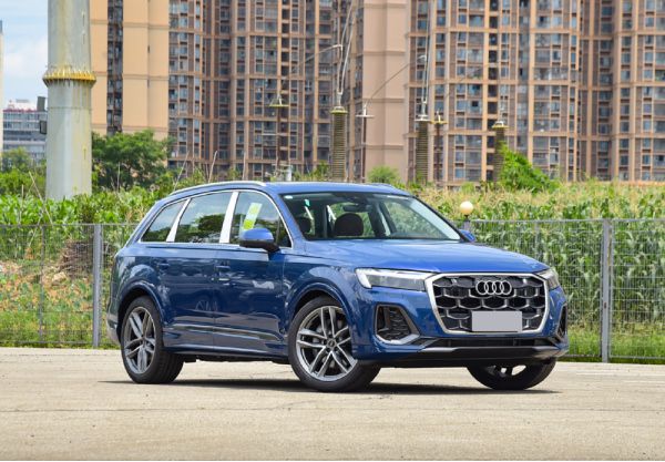 驾驭未来奥迪Q7展现家庭出游的科技魅力(图2) 驾驭未来奥迪Q7展现家庭出游的科技魅力(图2)