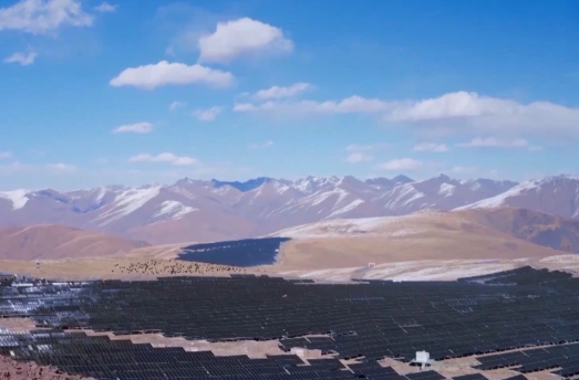 5228米！全球海拔最高光伏项目在西藏并网发电(图2)