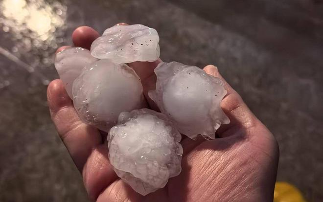 新闻多一度丨5月16日北京部分地区有冰雹 突遇冰雹如何避险?(图3) 新闻多一度丨5月16日北京部分地区有冰雹 突遇冰雹如何避险?(图3)