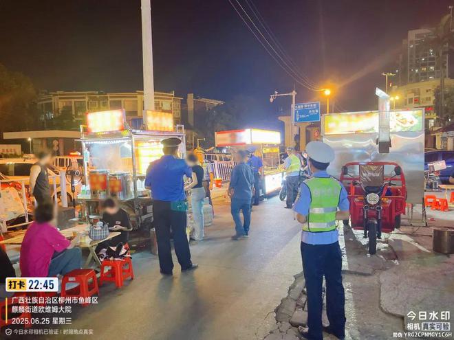 柳州出手！这些“网红夜市”挨了！(图2)