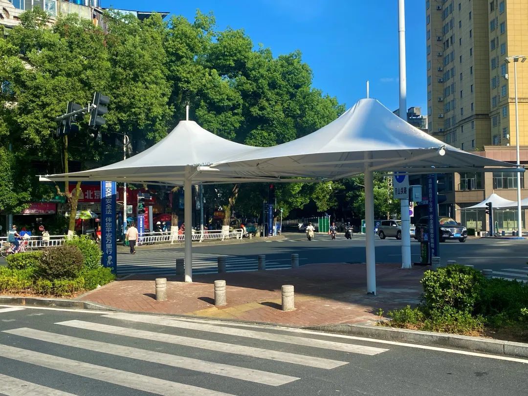 点赞！邵武这两处路口的遮阳棚即将建设完工