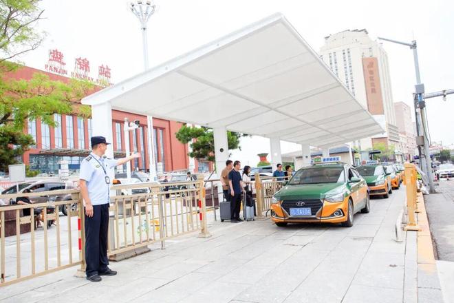 盘锦站：遮阳连廊架起候车不再“烤”验