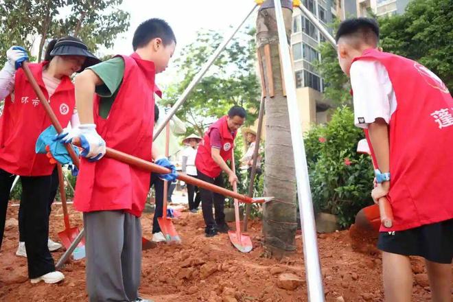 图集|蓬江城管时刻在线年城市管理各类投诉同比下降1635%(图4) 图集|蓬江城管时刻在线年城市管理各类投诉同比下降1635%(图4)
