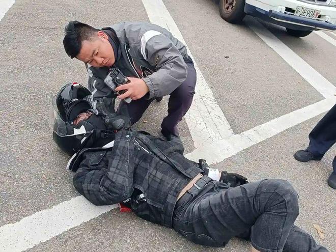 图集|蓬江城管时刻在线年城市管理各类投诉同比下降1635%(图2) 图集|蓬江城管时刻在线年城市管理各类投诉同比下降1635%(图2)