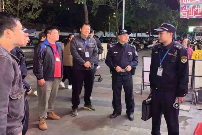 图集|蓬江城管时刻在线年城市管理各类投诉同比下降1635%(图10) 图集|蓬江城管时刻在线年城市管理各类投诉同比下降1635%(图10)