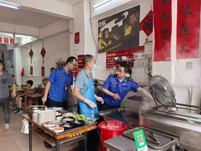 图集|蓬江城管时刻在线年城市管理各类投诉同比下降1635%(图9) 图集|蓬江城管时刻在线年城市管理各类投诉同比下降1635%(图9)