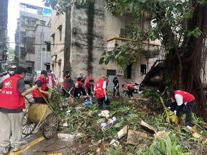 图集|蓬江城管时刻在线年城市管理各类投诉同比下降1635%(图6) 图集|蓬江城管时刻在线年城市管理各类投诉同比下降1635%(图6)