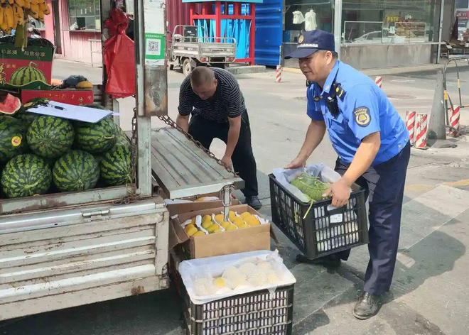 图集|蓬江城管时刻在线年城市管理各类投诉同比下降1635%(图15) 图集|蓬江城管时刻在线年城市管理各类投诉同比下降1635%(图15)