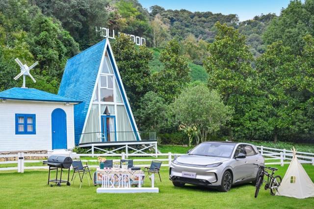 极狐T1：10万内纯电“全能搭子”解锁年轻人的全场景出行自由(图2)