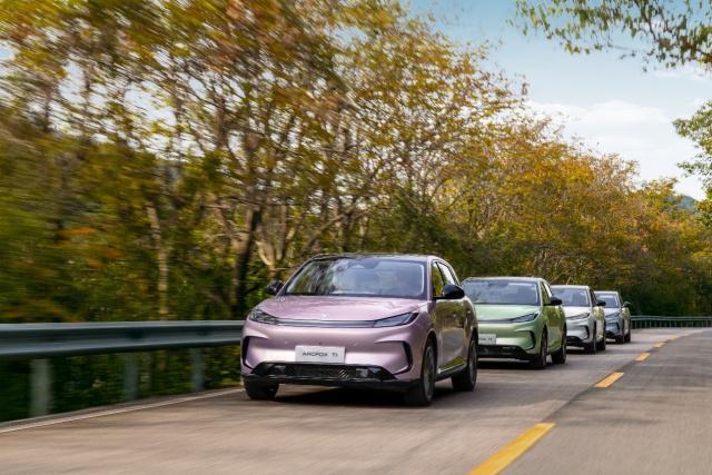 极狐T1：10万内纯电“全能搭子”解锁年轻人的全场景出行自由