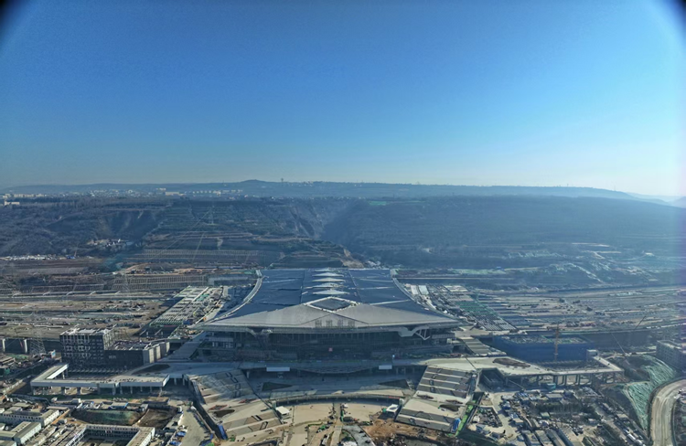 西安东站金属屋面顺利封顶(图2) 西安东站金属屋面顺利封顶(图2)