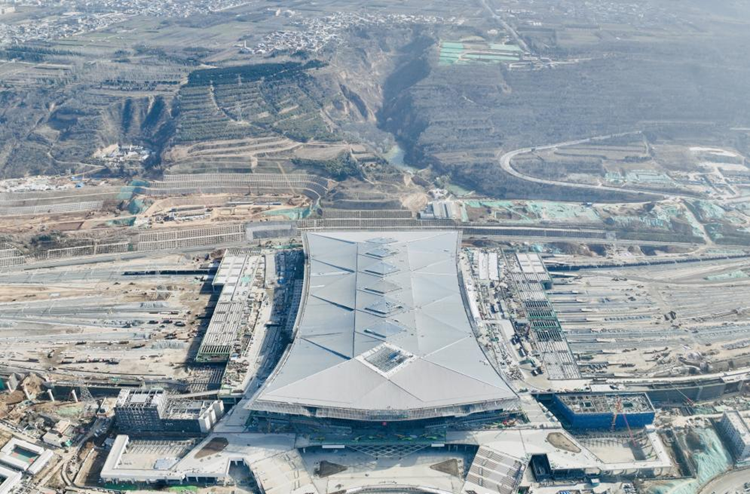 西安东站金属屋面顺利封顶(图4) 西安东站金属屋面顺利封顶(图4)